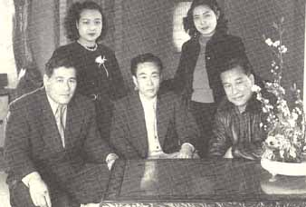  foto: první z levé strany Kimura, vpravo Oyama
